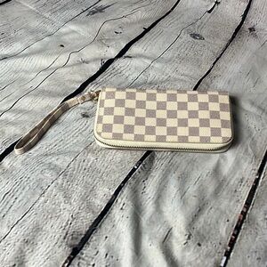 Checkered Cream and Gray Women's Wallet